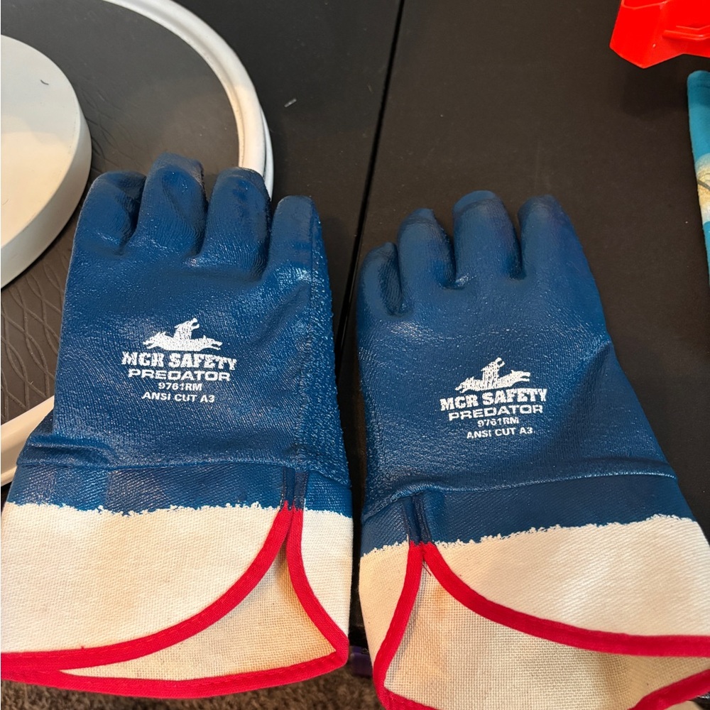 MCR Safety Predator Gloves - Size Medium - Cut Level A3 - New